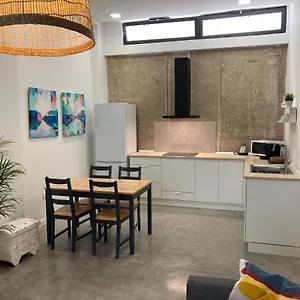 Acogedor En Semisótano Con Patio Y Cerca De La Plaza De España Apartamento
